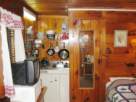 Cottage 1 kitchenette